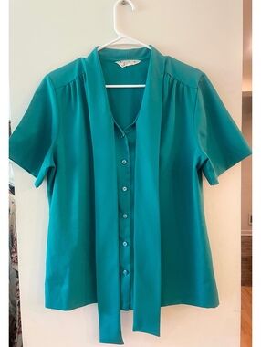 Vintage 60s/70s Judy Bond Short Sleeve Button-Up Blouse with Neck Tie Size 16